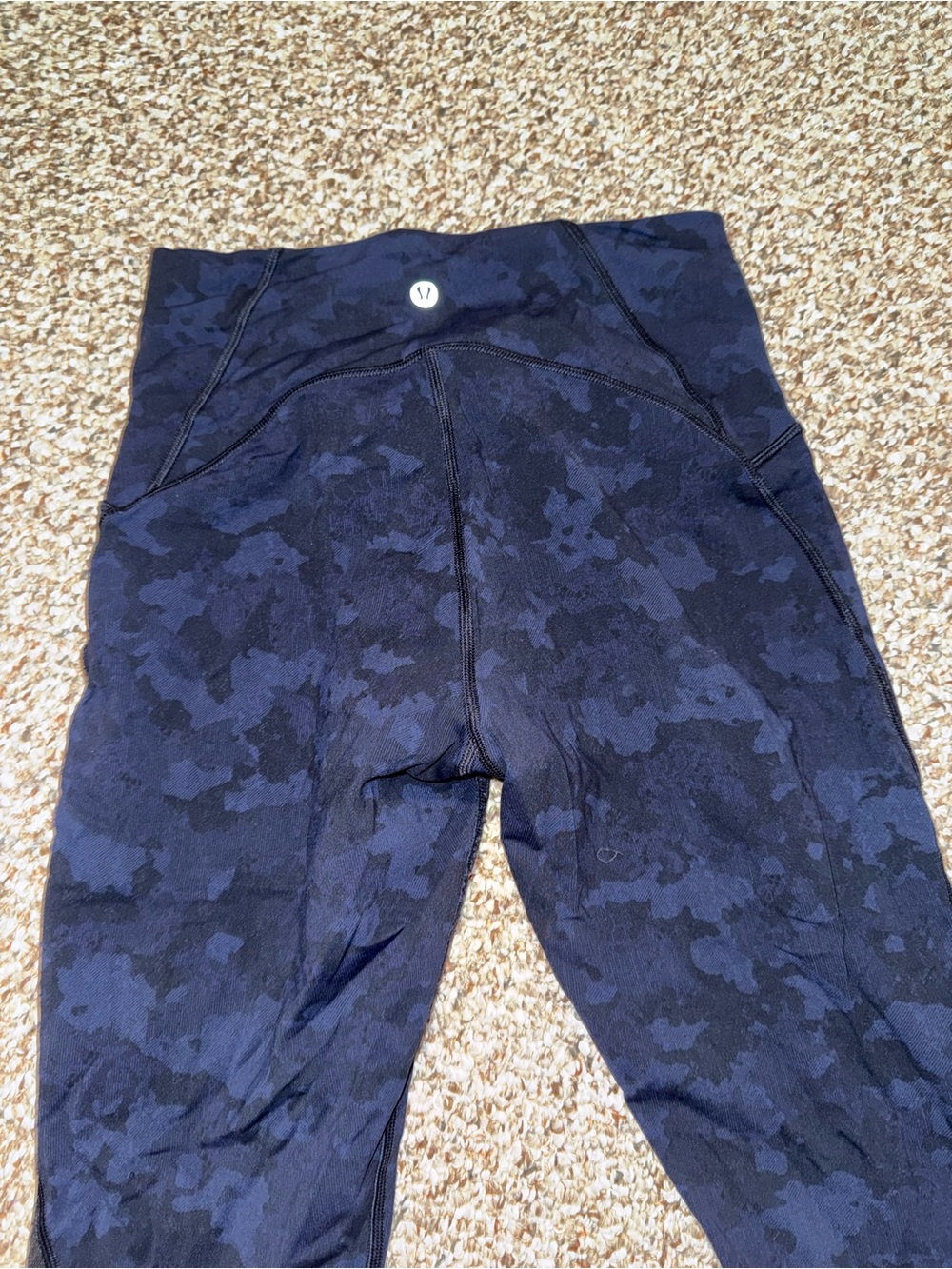 Lululemon Train Times crop • Size 6